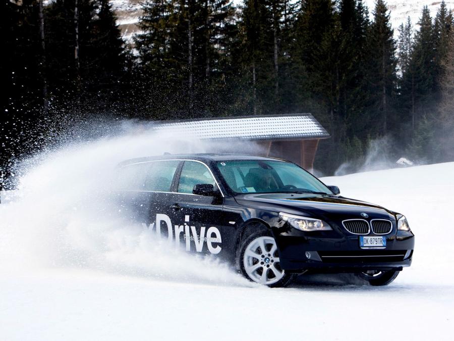  BMW 530xi Touring 2007 года  (фото 2 из 12)